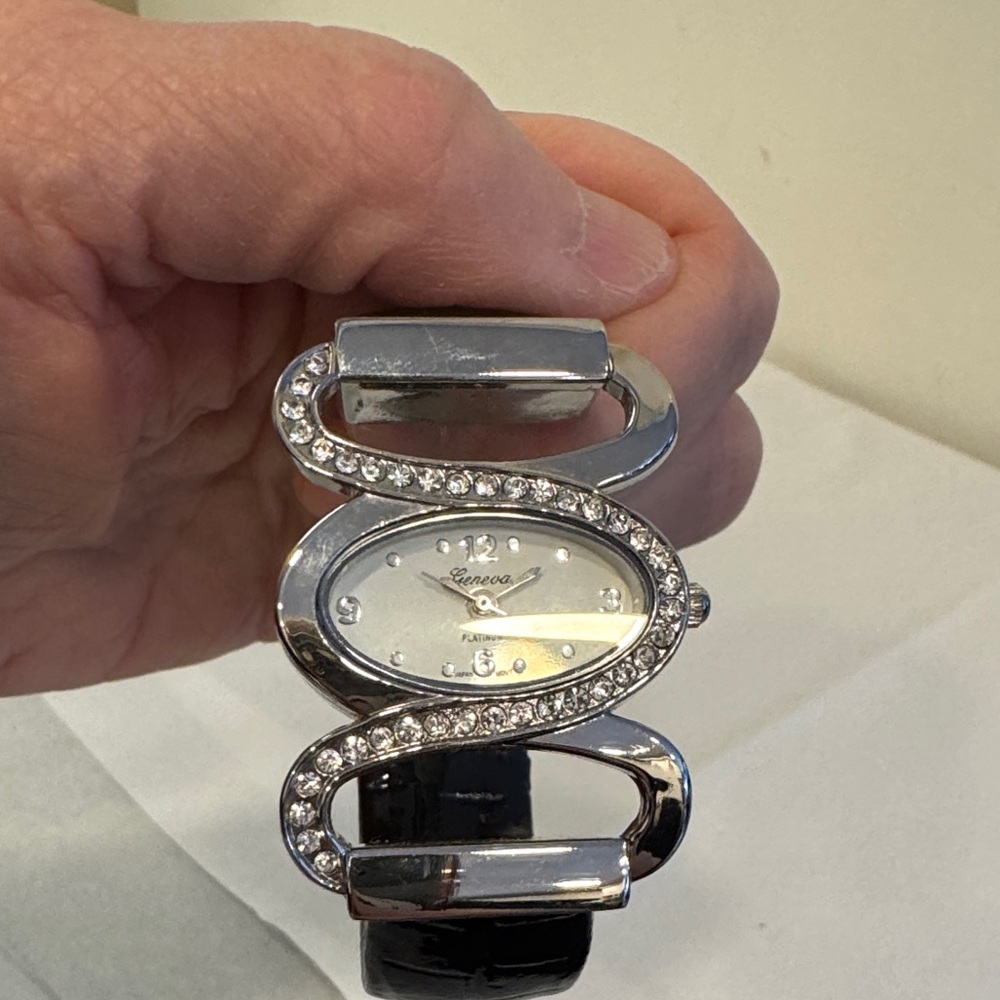 Women’s Stylist Watches- Set of 4-Elegant Silver and Black Watch Set - Picture 6 of 9